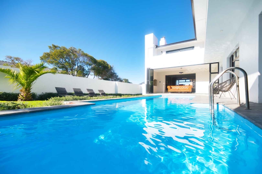 9 Bedroom Property for Sale in Westcliff Western Cape
